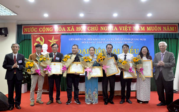 Ông[-]Đoàn[-]Tấn[-]Hận[-]tiếp[-]tục[-]được[-]bầu[-]giữ[-]chức[-]vụ[-]Chủ[-]tịch[-]Hội[-]BVTN&MT[-]tỉnh[-]Quảng[-]Ngãi